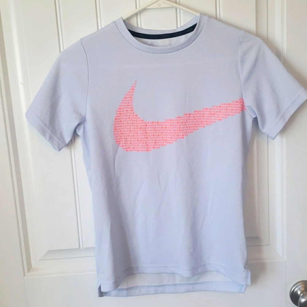 Athletic tee